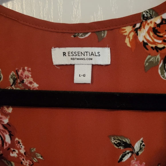 Short Sleeve Floral Blouse - Picture 2 of 8